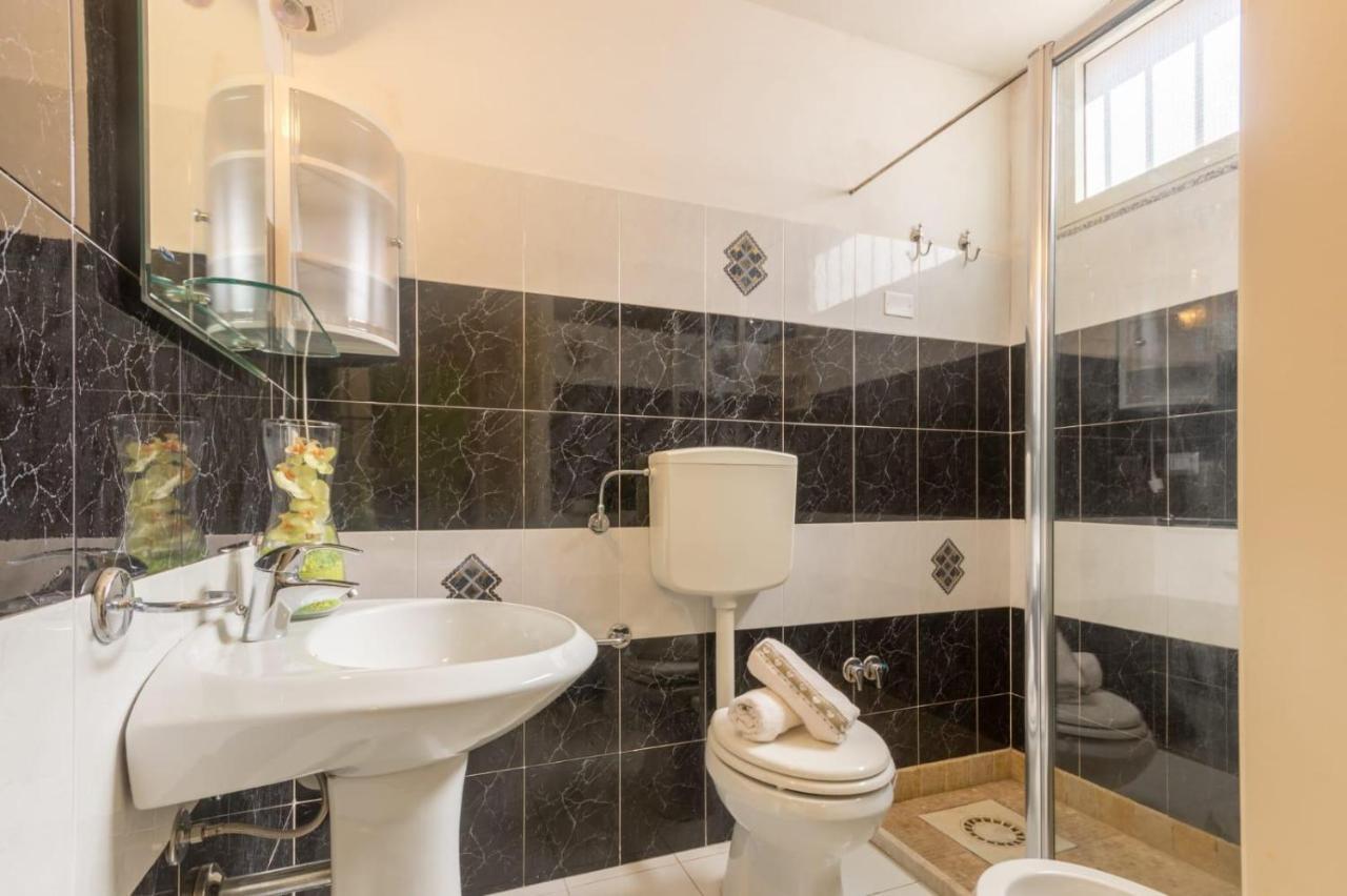 Chez Babette Hotel Quartu SantʼElena Екстериор снимка